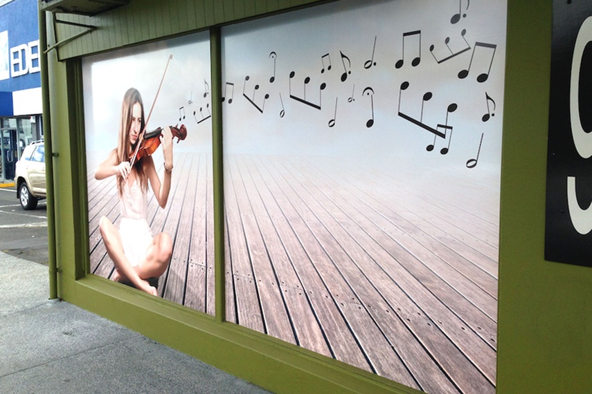 Piano traders window