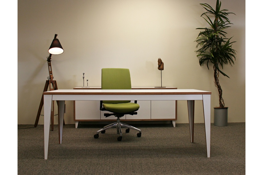Nordic desk