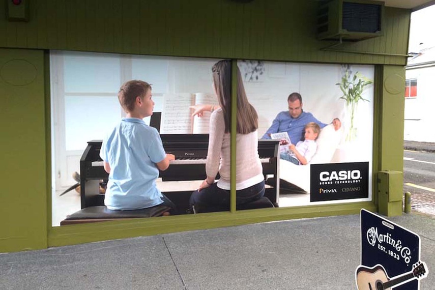 Piano traders window