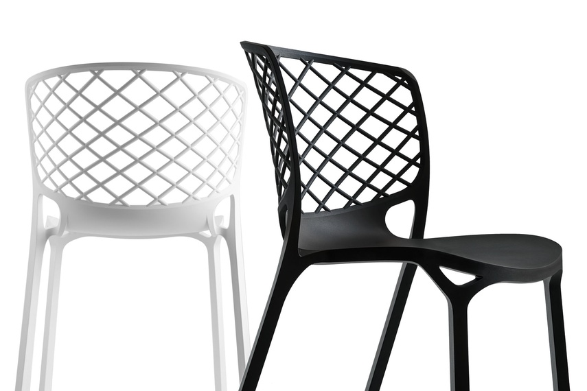 Gamera chair in white and black