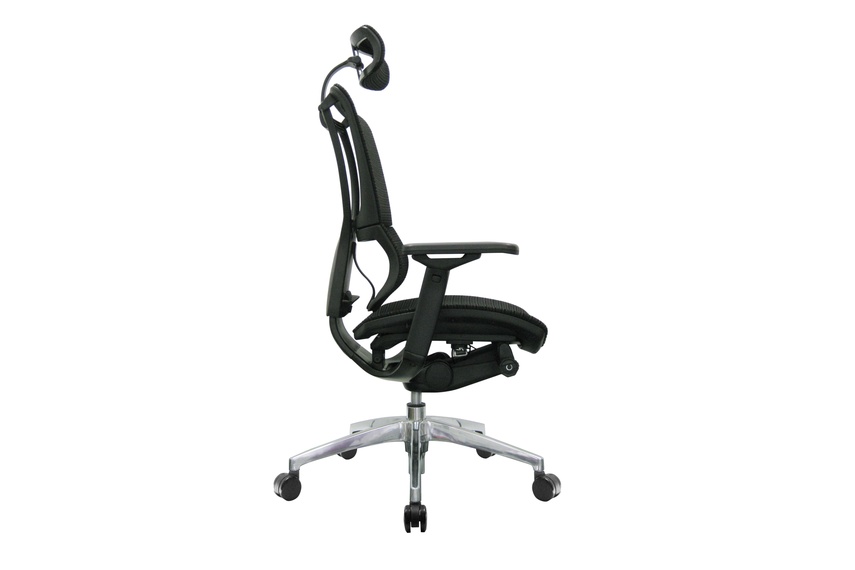 The iOO chair with black frame and headrest