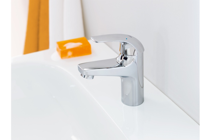 BauCurve basin mixer.