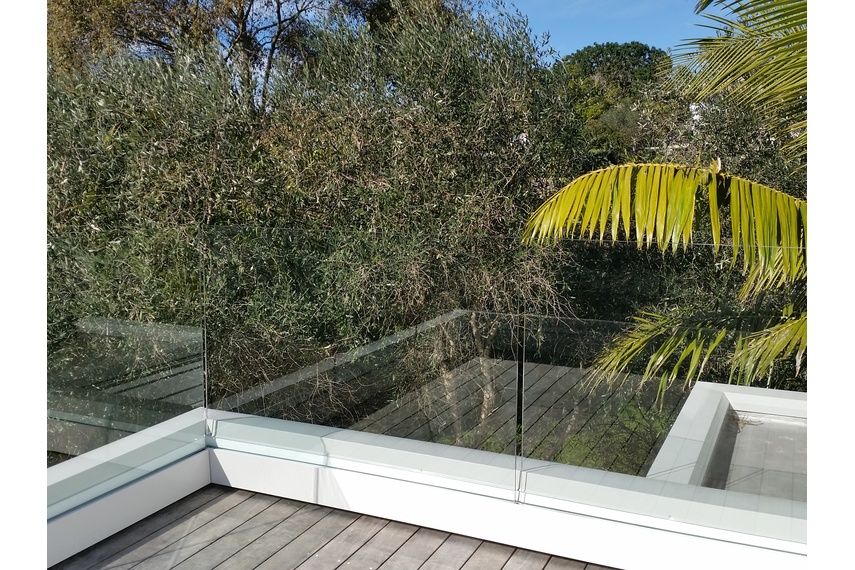 Cuboid face fixed balustrade.