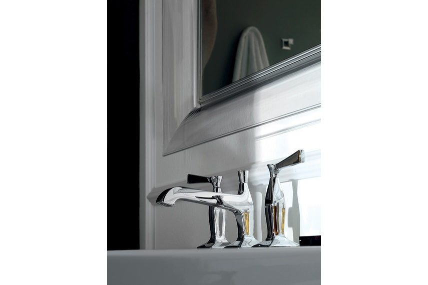 Bellagio 3th lever basin mixer.