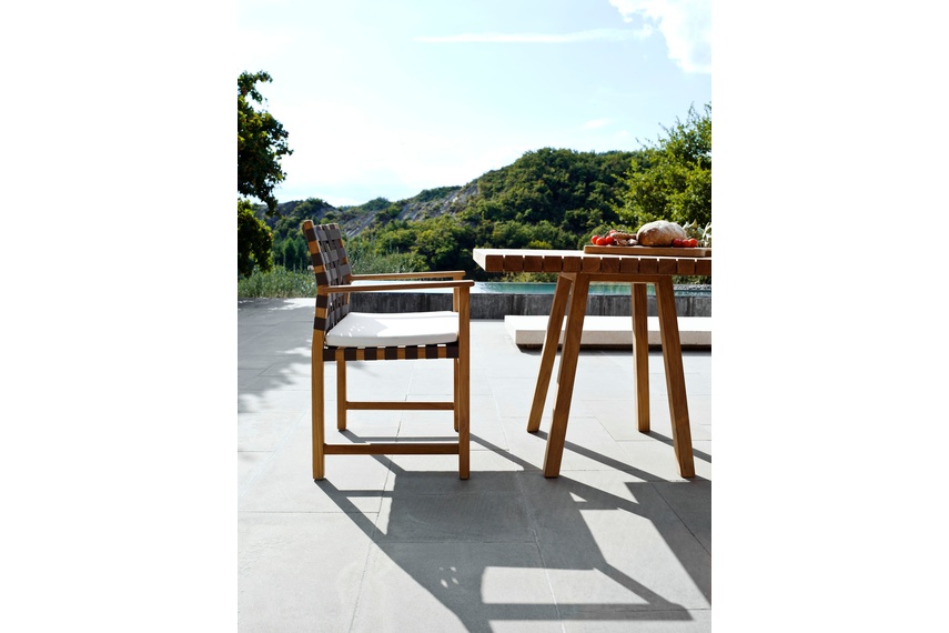 The Vis à Vis outdoor wooden furniture collection.