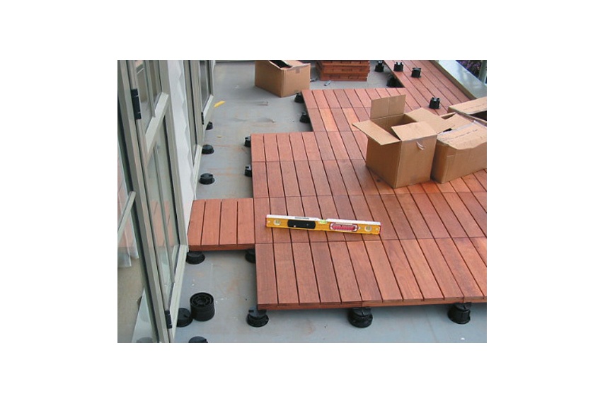 Deck falls up to 4 degrees can be accommodated