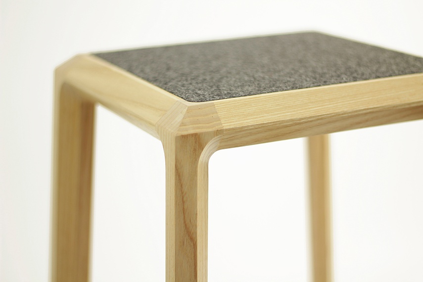 The felt seat pad material is UV stabilised to resist colour fading and moisture damage.