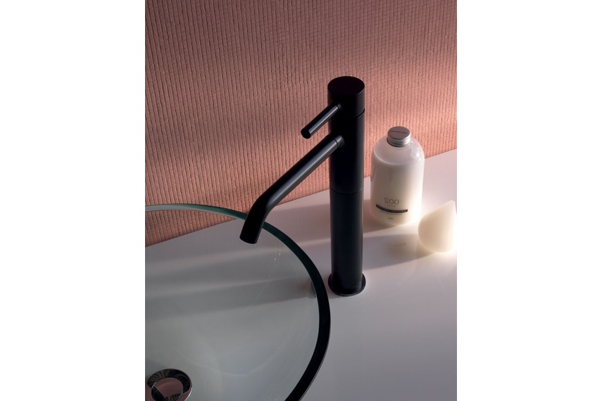 Pan extended-height basin mixer.