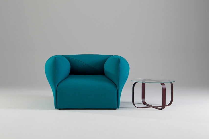 Blob easy chair in Raw with cross table.