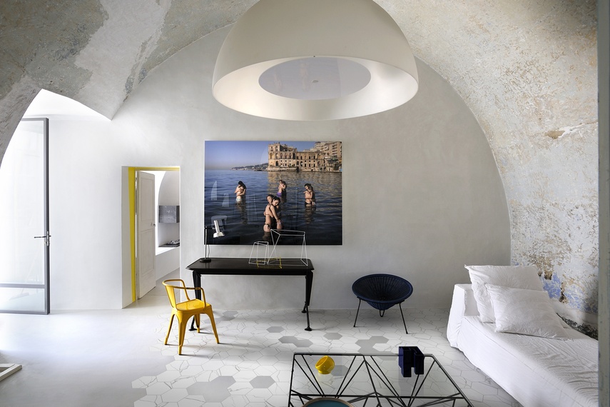 Marmo Bianco Esagona tiling inside.