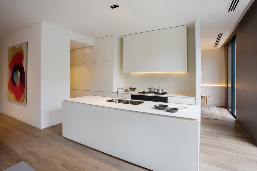 It is available in a wide range of neutral colours and finishes inclusive of bookmatched and grain matched applications that are suitable for top end residential or commercial projects.