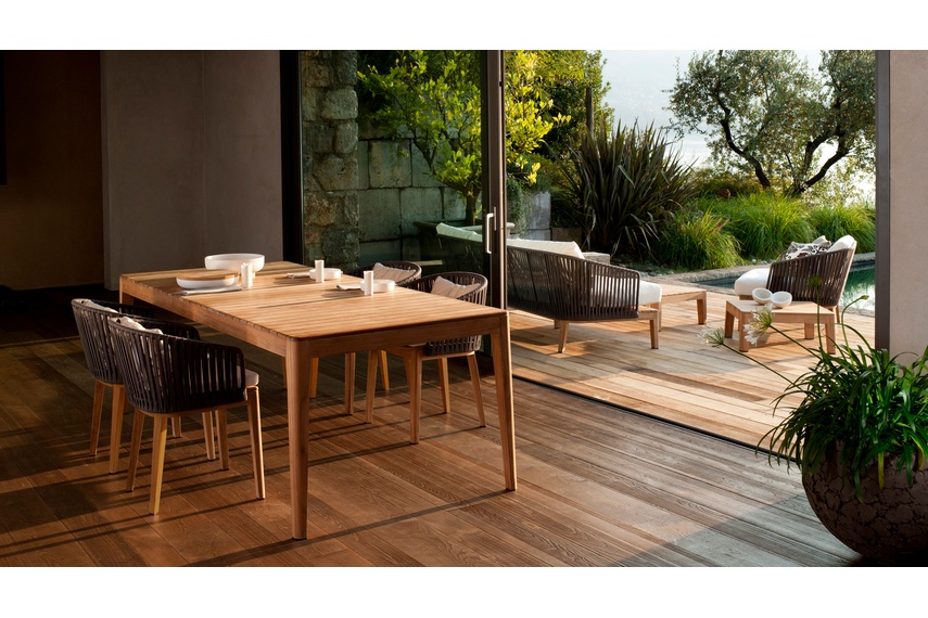 The perfect set for a cosy aperitif outside.
