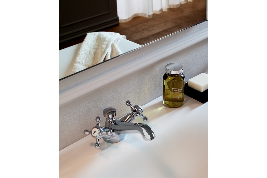 Agora basin mixer.