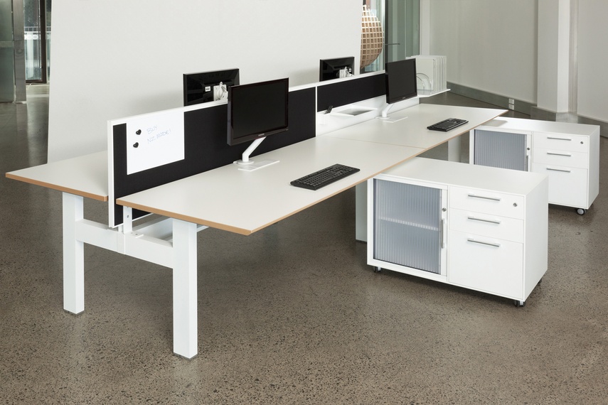 Engage fixed height four pod with Edge screens.