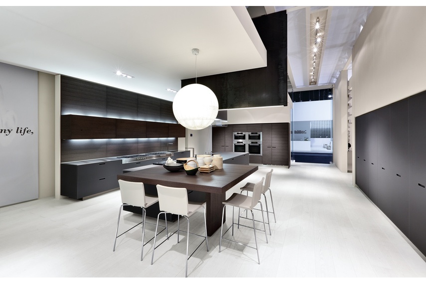 Kyton is a kitchen expressing an evolved and informal living solution.