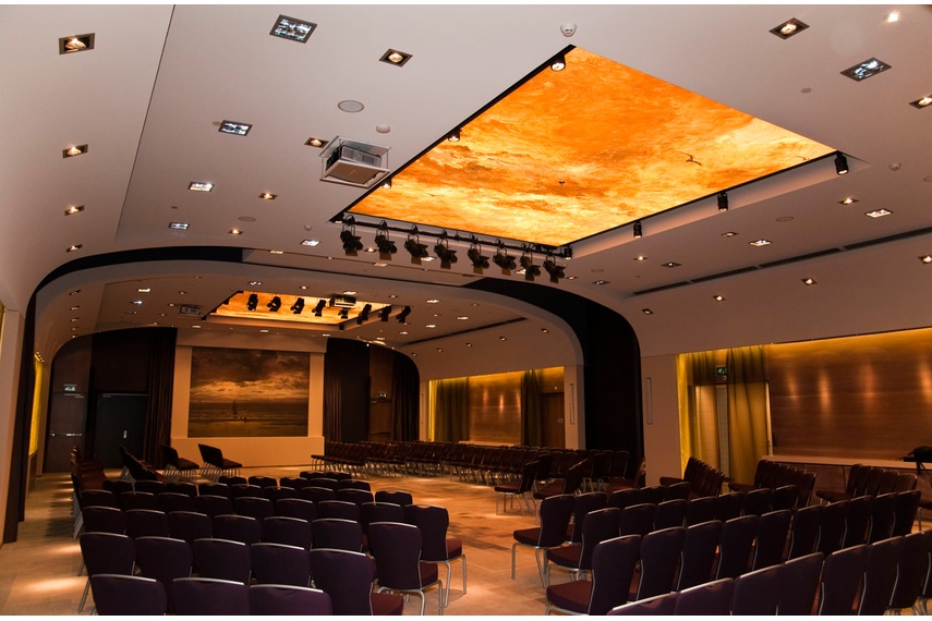 Stretched ceilings and walls