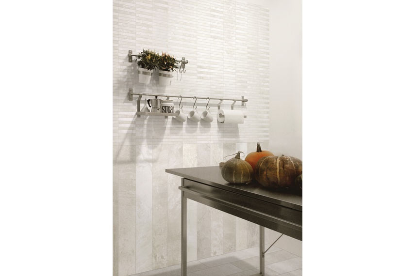 Burlington tiling in ivory.