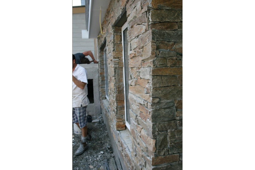 Westlands schist column close up showing corner detail