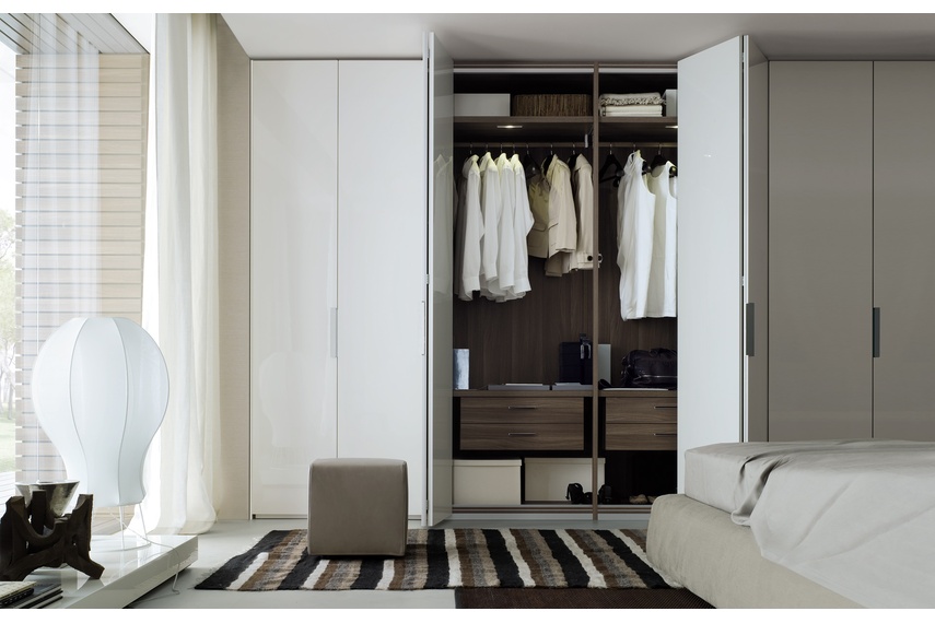 Poliform wardrobe with doors by Studio Italia – Selector